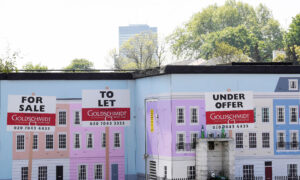 UK House Prices Fall for Longest Period Since 2010, Halifax Says