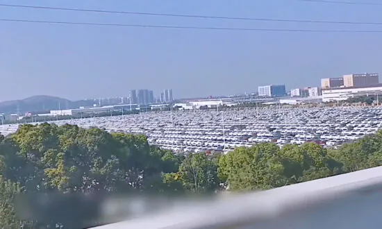 Miles of Unsold New Cars Seen at Wuhan’s Dongfeng Motor Group