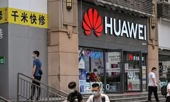US to Fully Implement Ban on Contractors That Rely on Chinese Technology