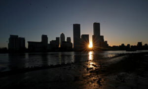 UK Economy to Slump Over 10 Percent, Debts to Surge: Moody's