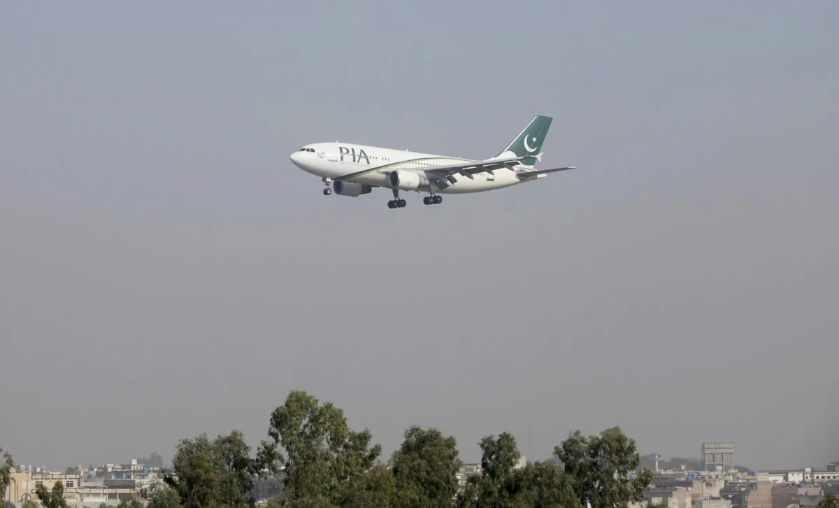 A Pakistan International Airlines (PIA) passenger plane arrives at the Benazir International airport in Islamabad, Pakistan, on Dec. 2, 2015. (Faisal Mahmood/File Photo/Reuters)