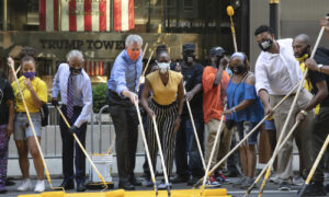 NYC Mayor Helps Paint 'Black Lives Matter' Mural in Front of Trump Tower