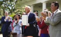 Trump Signs Executive Order on Hispanic Prosperity Initiative