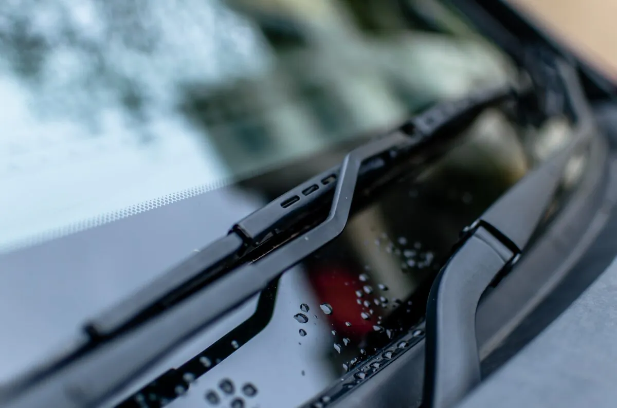 Stock image showing a car's windshield. (Pixabay)