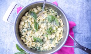 A Cheesy One-Pot Pasta to Use Up All That Zucchini