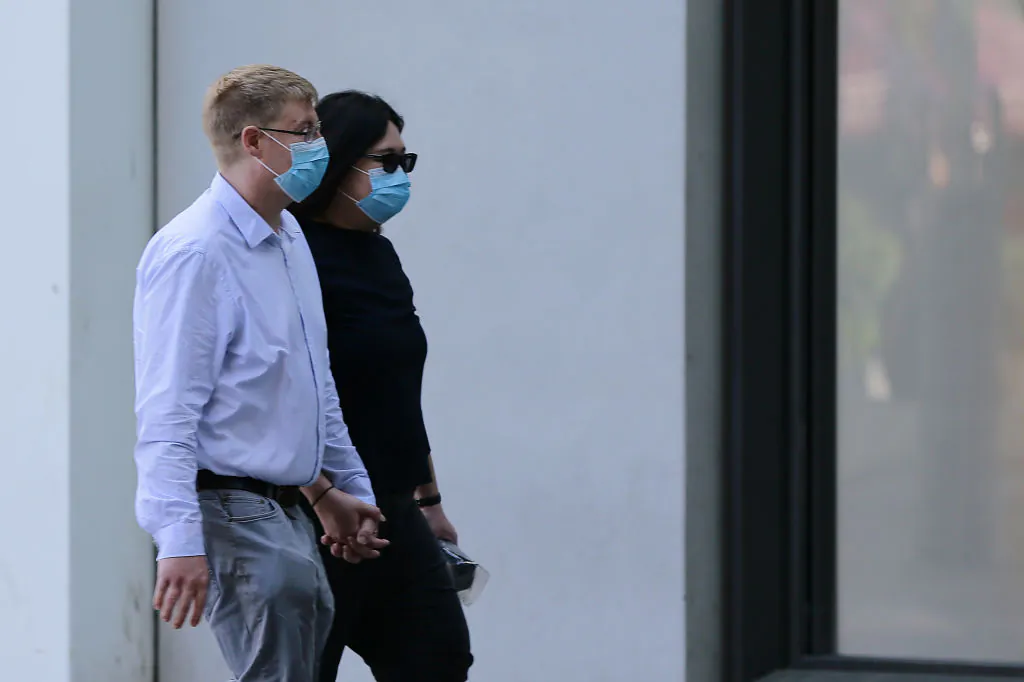 People can be seen wearing masks on Murray Street Mall, Perth on May 18, 2020.  (Will Russell/Getty Images)
