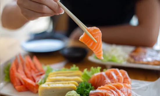 Doctors Remove 1.5-Inch Round Worm From Woman With Sore Throat After Eating Sashimi