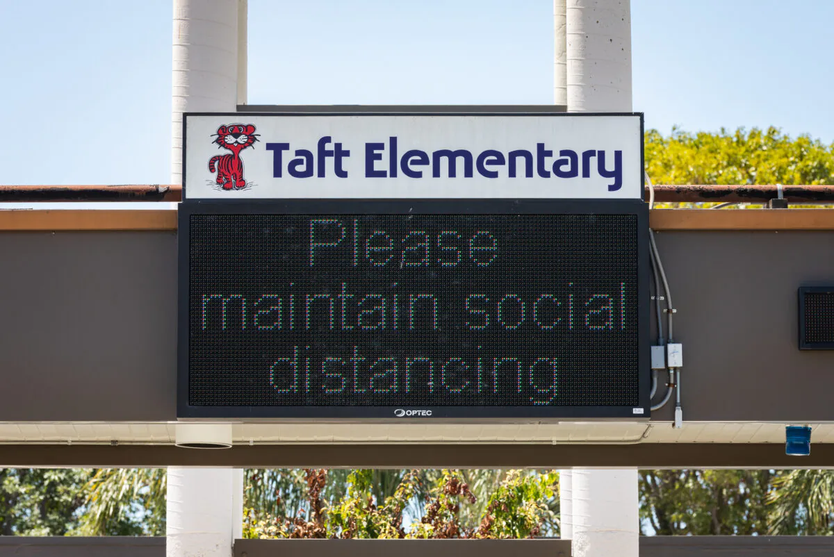A sign at Taft Elementary School in Santa Ana, Calif., urges people to maintain social distancing on July 13, 2020. (John Fredricks/The Epoch Times)