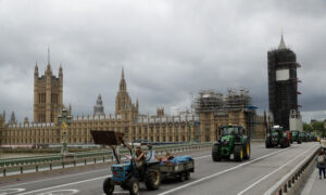 Brexit Is Back: UK Aims to Prepare Public for Jan. 1 EU Break