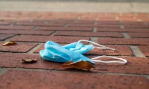 Man Killed by Police After Stabbing Over Wearing a Mask