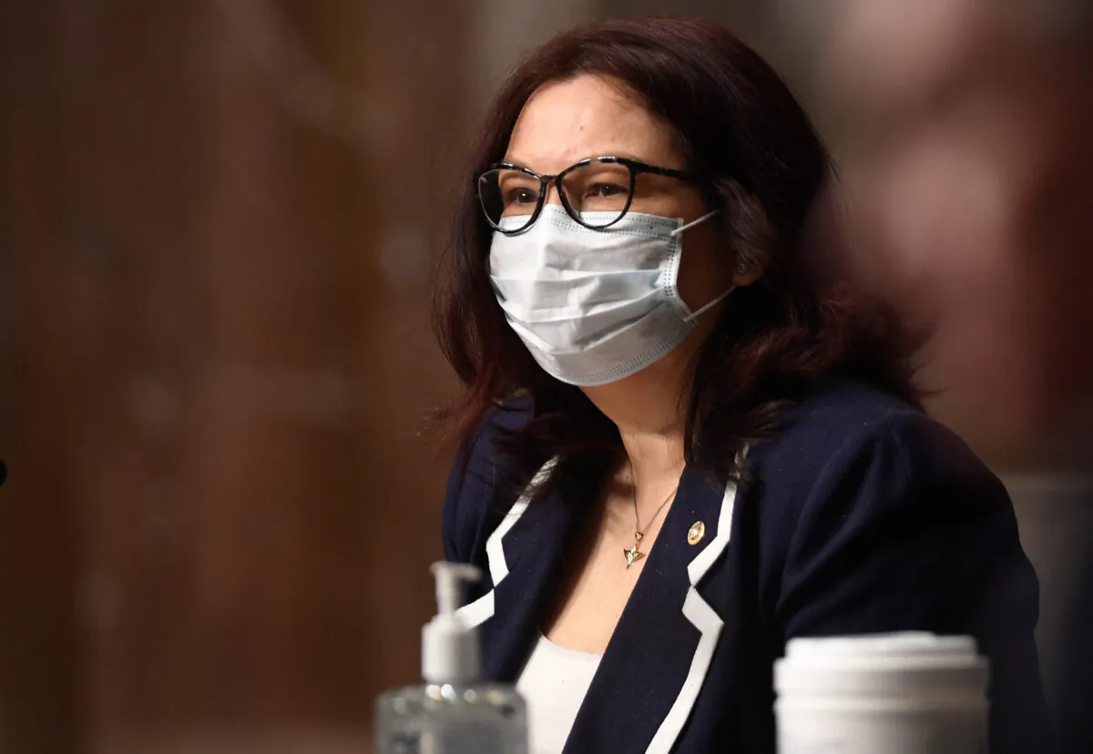 Sen. Tammy Duckworth (D-Ill.) wears a mask during a Senate Armed Services hearing on Capitol Hill in Washington, D.C., on May 7, 2020. Kevin Dietsch/Pool via Reuters)