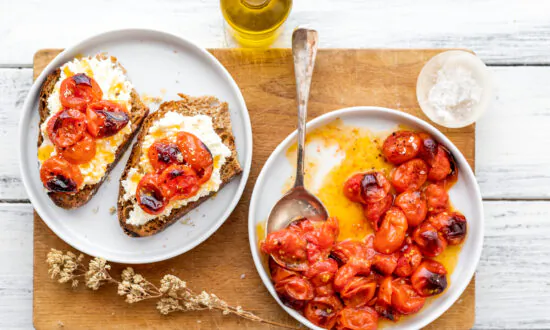 Ricotta and Roasted Tomato Crostoni (Crostoni di Ricotta e Pomodori)