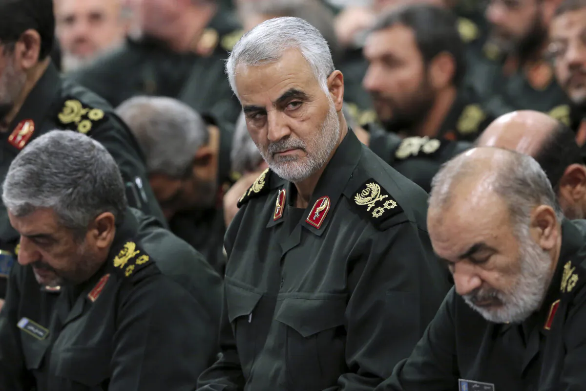 Iranian Revolutionary Guard Gen. Qassem Soleimani (C) attends a meeting in Tehran, Iran, on Sept. 18, 2016. (Office of the Iranian Supreme Leader via AP)