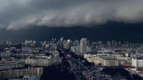 Daytime Drastically Goes Dark as Night, Torrential Rain and Hail Hits Northeast China