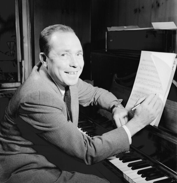 Johnny_Mercer,_New_York,_N.Y.,_between_1946_and_1948_(William_P._Gottlieb_06121)
