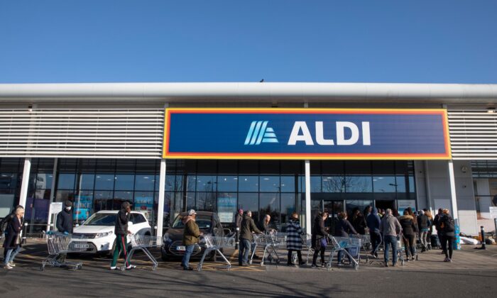 Shoppers queue outside an Aldi supermarket in London, UK, on March 23, 2020. (Dan Kitwood/Getty Images)
