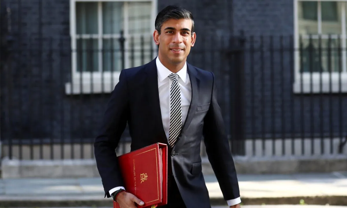 Britain's Chancellor of the Exchequer Rishi Sunak arrives for a cabinet meeting, the first since mid-March because of the coronavirus disease (COVID-19) pandemic, at Downing Street in London on July 21, 2020. (Simon Dawson/Reuters)