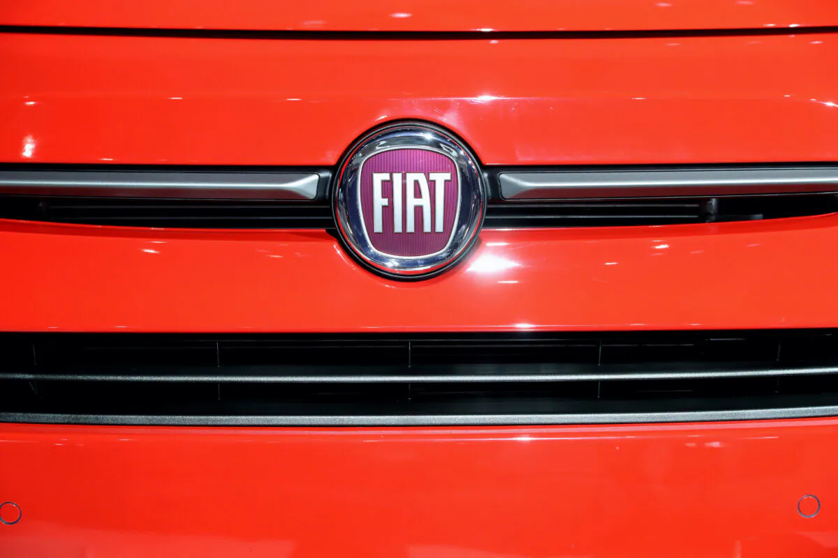 Fiat 500X is displayed at the LA Auto Show in Los Angeles, California, U.S., on Nov. 20, 2019. (Lucy Nicholson/Reuters)