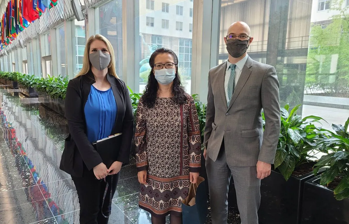 Zhang Yuhua (C) with the State Department's foreign affairs officers Tina Mufford (L) and Michael J. Cocciolone on July 20, 2020, marking the 21st anniversary of the persecution of Falun Gong in China. (Provided to The Epoch Times)