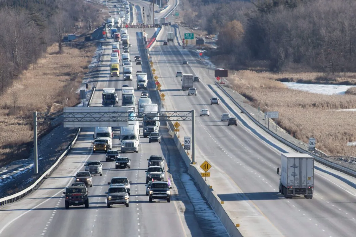 Vehicles on Highway 401 westbound in Kingston, Ont., on Jan. 11, 2019. (Lars Hagberg/The Canadian Press)