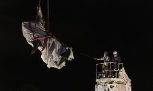 Christopher Columbus Statues in Chicago Taken Down on Mayor's Orders