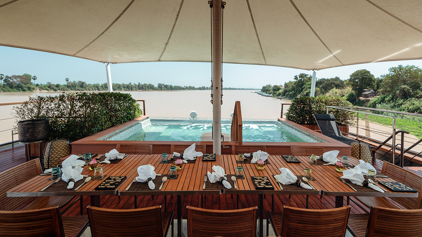 Aqua Mekong - Outdoor Dining
