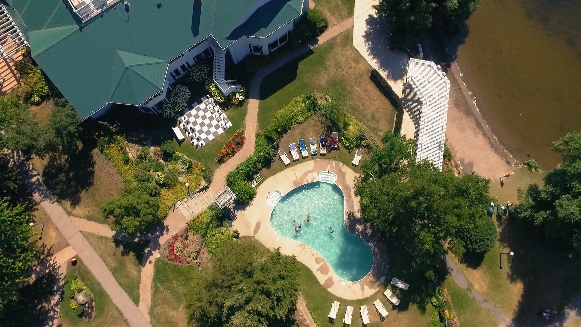 Elmhirst_aerial_outdoorpool