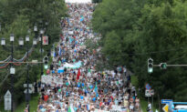 Thousands Protest Against Kremlin in Russian Far East for Third Weekend