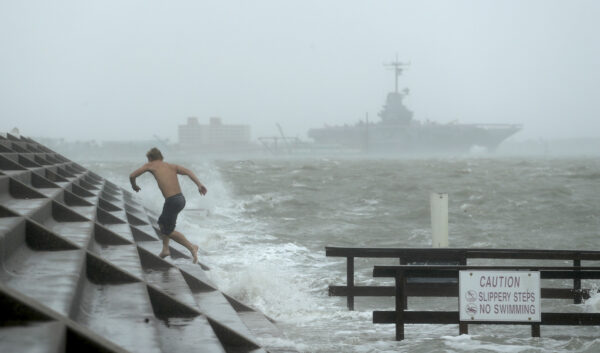 Hurricane Hanna begins to make landfall