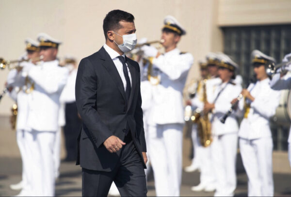 Ukrainian President Volodymyr Zelenskiy wearing a face mask