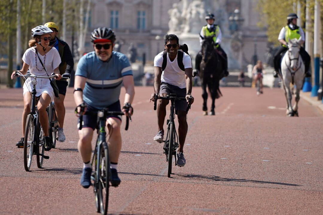 Dangerous Cyclists Could Face Up to 14 Years in Prison, Say MPs | The ...