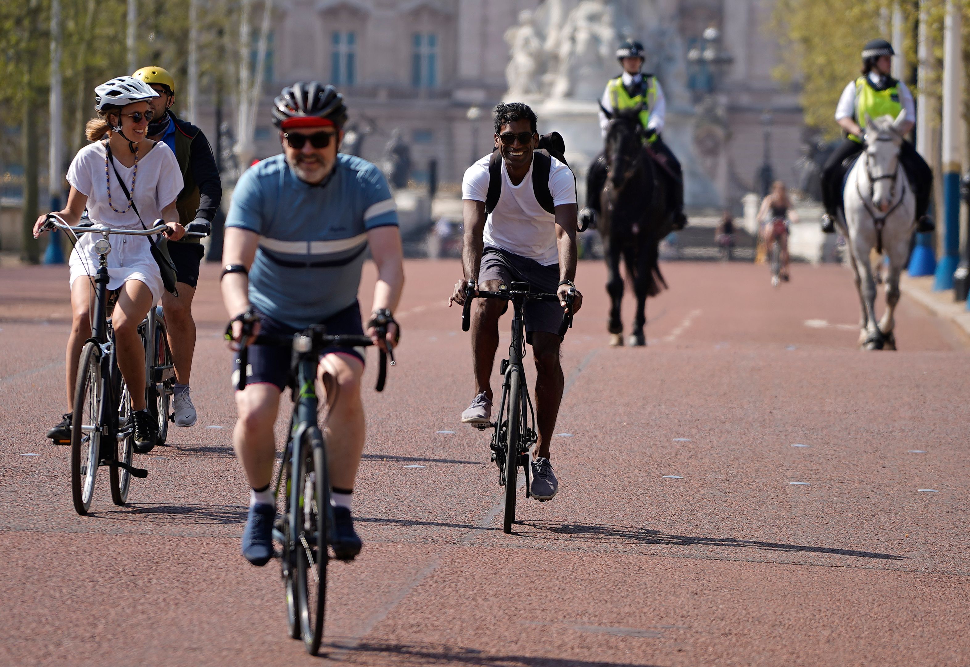 Cycle Lanes Blamed as London Becomes World's Most Congested City - Vimarsana News