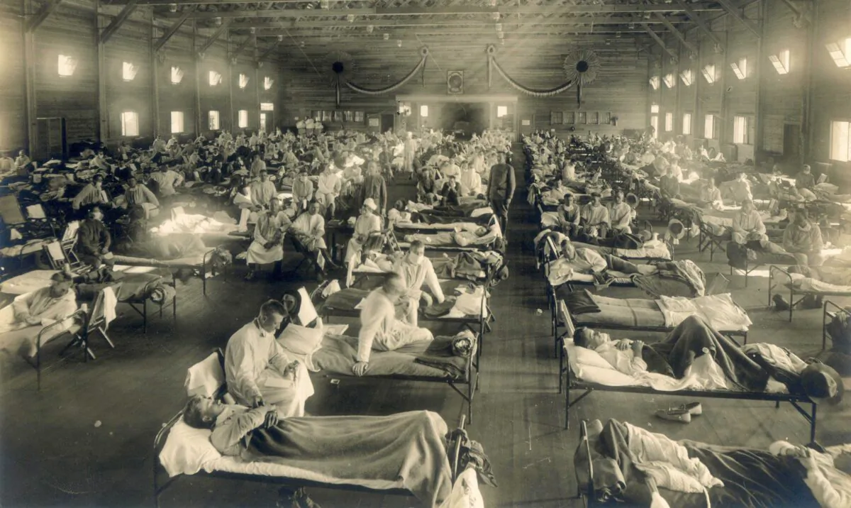 Beds with patients in an emergency hospital in Camp Funston, Kansas, in the midst of the influenza epidemic. The flu struck while America was at war, and was transported across the Atlantic on troop ships. Circa 1918. (Public Domain/MedicalMuseum.mil via Wikimedia Commons)
