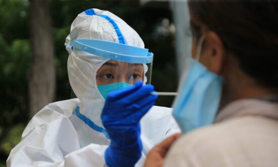Citizens Criticize Chinese Authorities’ Negligence During Pandemic Lockdown