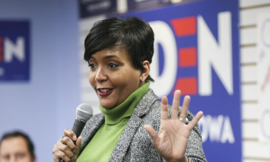 Atlanta Mayor Won’t Seek Re-Election