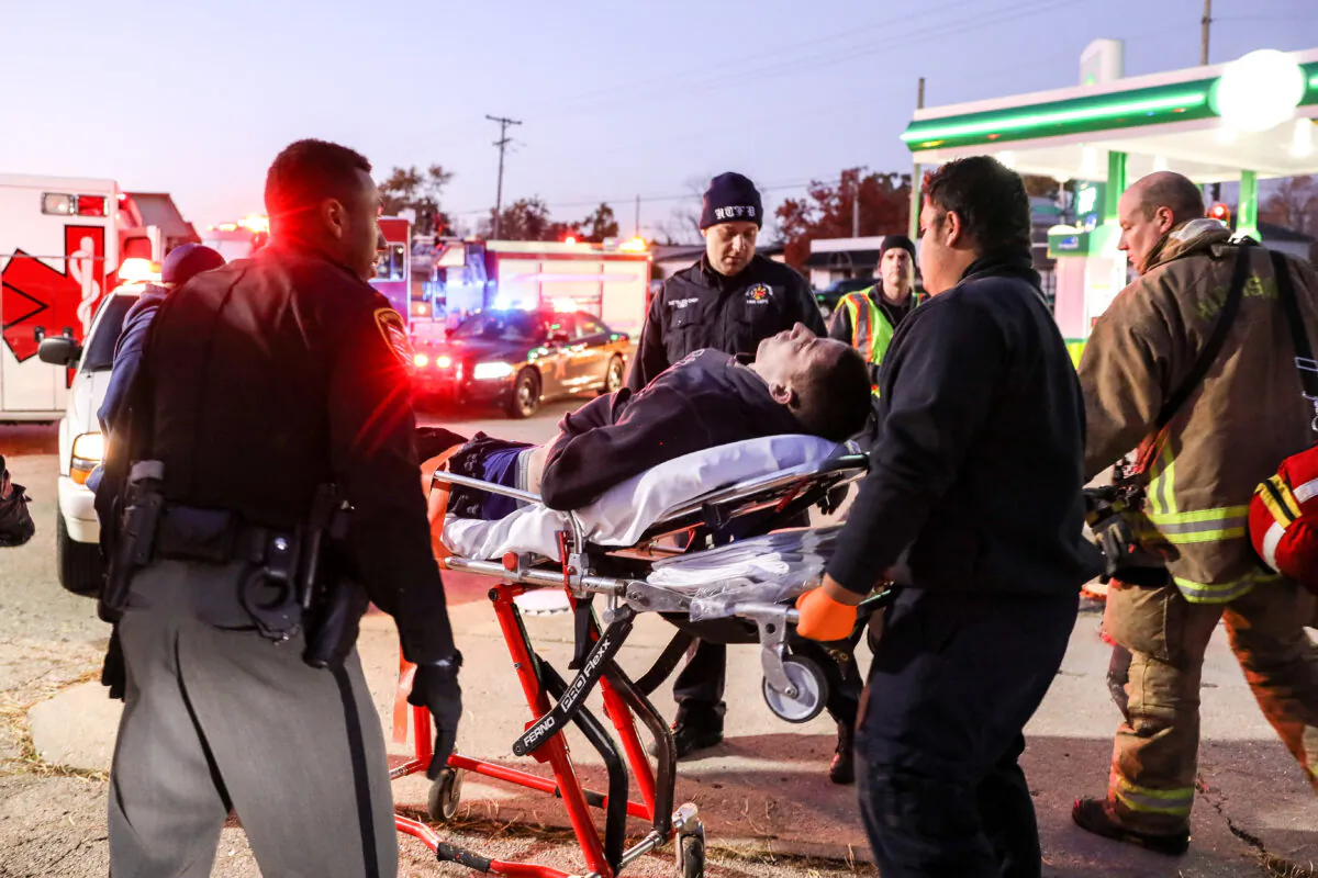 Montgomery County Sheriff’s deputies and emergency personnel respond to a suspected drug overdose in a gas station carpark in the Harrison Township of Dayton, Ohio, on Nov. 1, 2019. (Charlotte Cuthbertson/The Epoch Times)