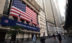 NTD Business (Aug. 18): S&P 500 Closes at Record High; California Short on Power