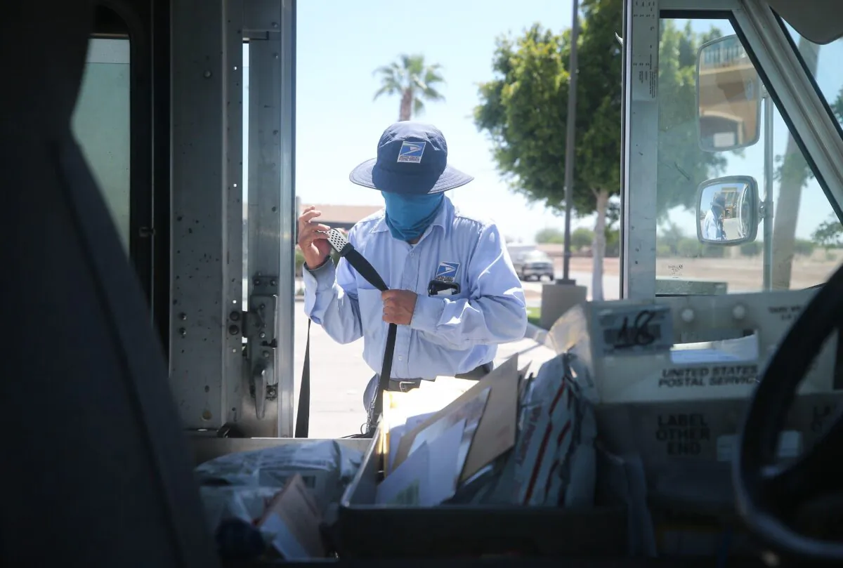 A USPS postal worker wears a face mask amid the COVID-19 pandemic in El Centro, Calif., on July 21, 2020. (Mario Tama/Getty Images)