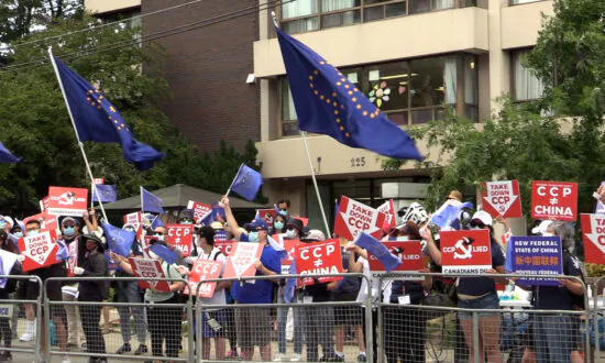 Chinese-Canadians Call for Democracy in China and End of Communist Rule at Rally in Toronto