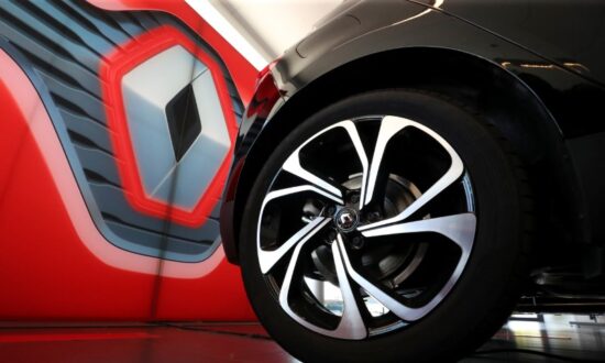 Renault Handed ‘Wake-Up Call’ With Record 7 Billion Euro Loss