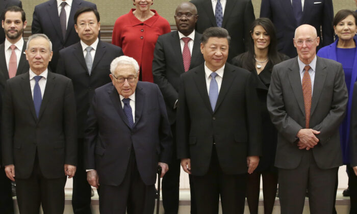 (R-L) Former U.S. Treasury Secretary Henry Paulson, Chinese leader Xi Jinping, former U.S. Secretary of State Henry Kissinger, and Chinese Vice Premier Liu He and members of a delegation from the 2019 New Economy Forum pose for a photo before a meeting at the Great Hall of the People in Beijing on Nov. 22, 2019. (Jason Lee/Pool/AFP via Getty Images)