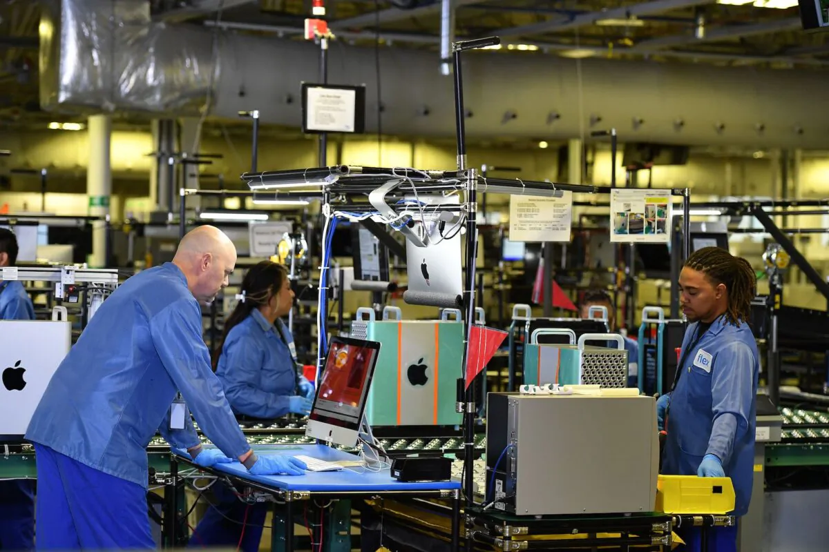 Workers assemble Apple's Mac Pros at the Flextronics computer manufacturing facility in Austin, Texas, on Nov. 20, 2019. (Mandel Ngan/AFP/Getty Images)