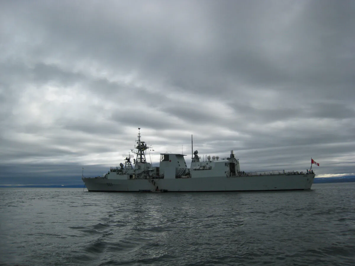 HMCS Fredericton on manoeuvres in Frobisher Bay at the southern tip of Baffin Island, taking part in a sovereignty exercise in a file photo. (Michel Comte/AFP via Getty Images)