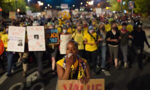 Portland Rioters Using Coordinated Tactics to Launch Laser Attacks on Federal Officers