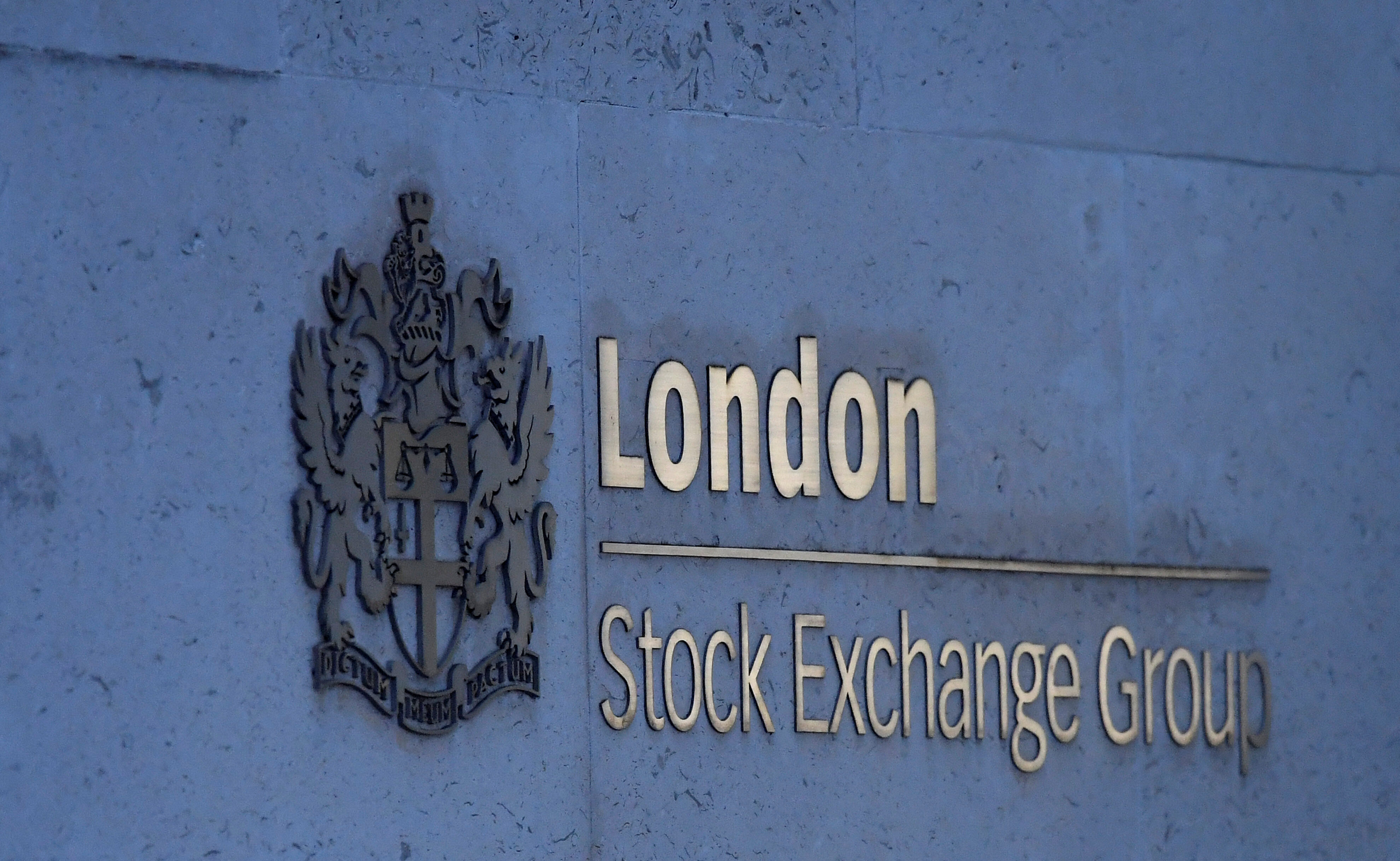 Stocks Fall, Dollar Gains Await Earnings Litmus Test - Vimarsana News