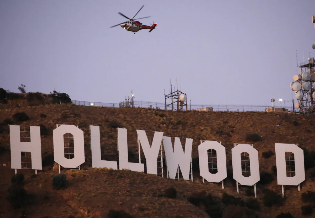 A firefighting helicopter flies near the Hollywood sign as the Barham fire burns nearby in Los Angeles, Calif., on Nov. 09, 2019. (Mario Tama/Getty Images)