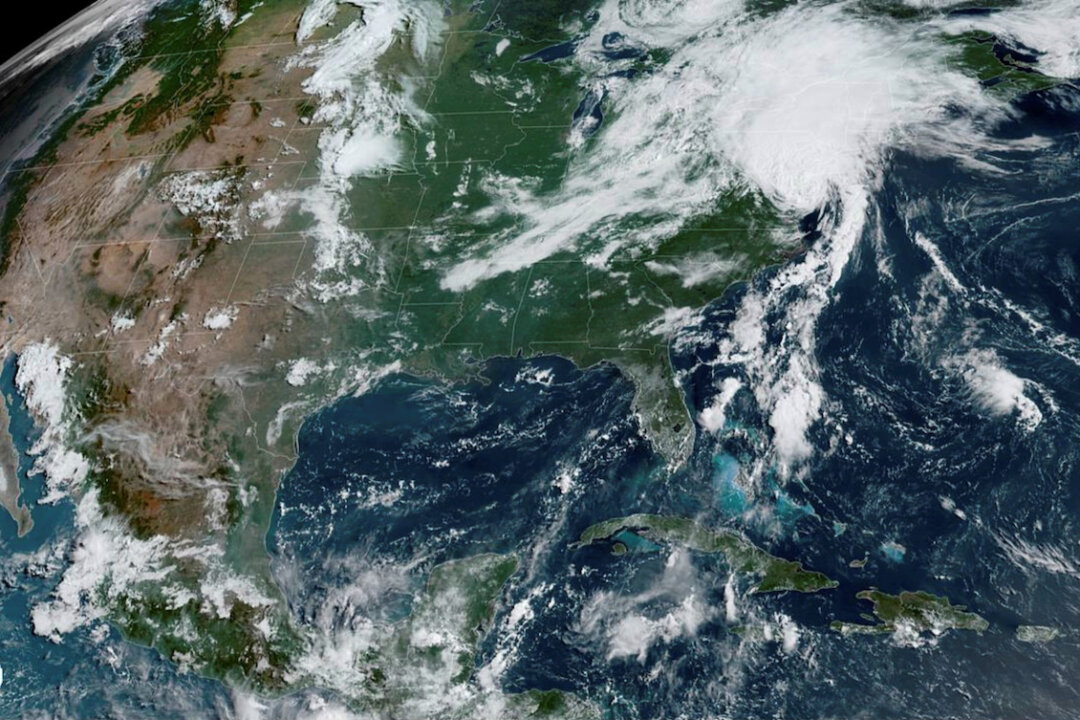 Tropical Storm Isaias Kills at Least 6 Along US East Coast | The Epoch ...