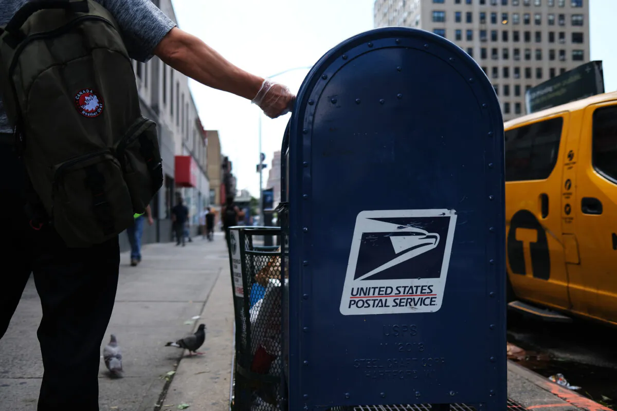 A United States Postal Service (USPS) mailbox stands in Manhattan, N.Y., on Aug. 5, 2020. (Spencer Platt/Getty Images)