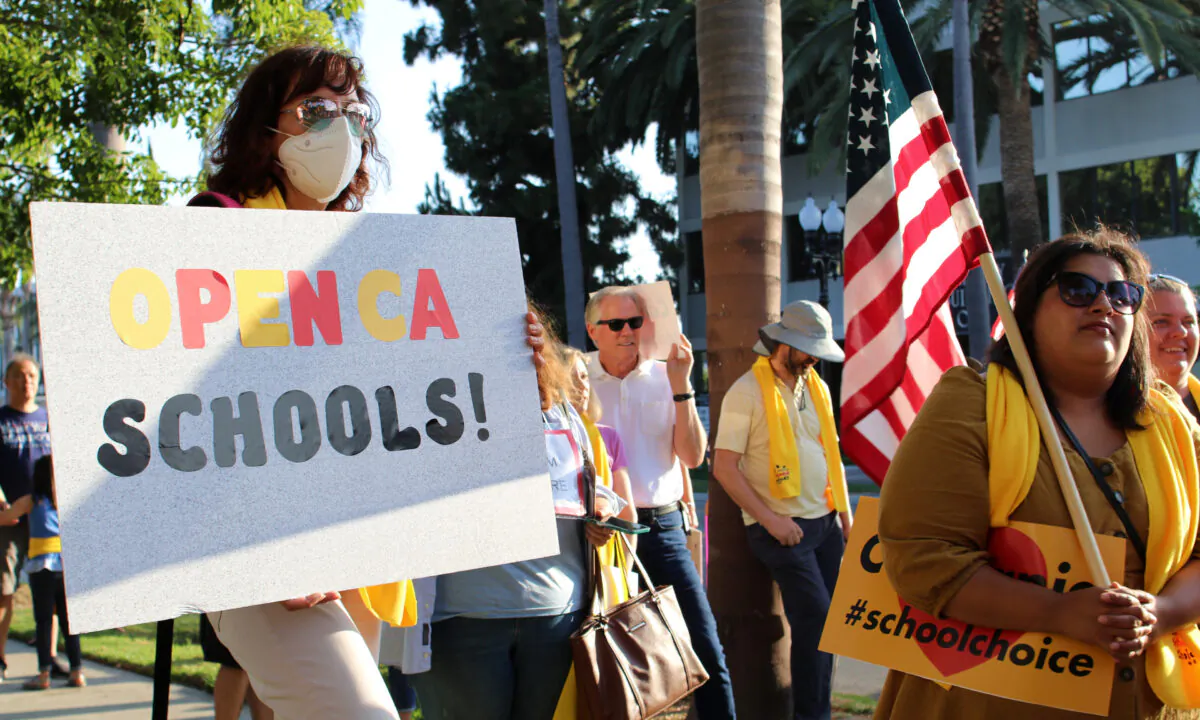 Orange County parents unite to protest Gov. Gavin Newsom's mandatory school closings for California counties with high rates of COVID-19 in Santa Ana, Calif., on Aug. 4, 2020. (Jamie Joseph/The Epoch Times)