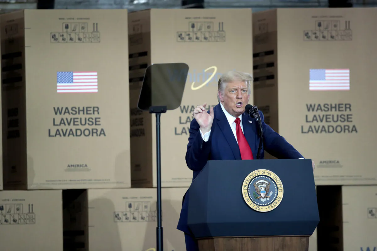 U.S. President Donald Trump speaks to workers at a Whirlpool manufacturing facility in Clyde, Ohio on Aug. 6, 2020. (Scott Olson/Getty Images)